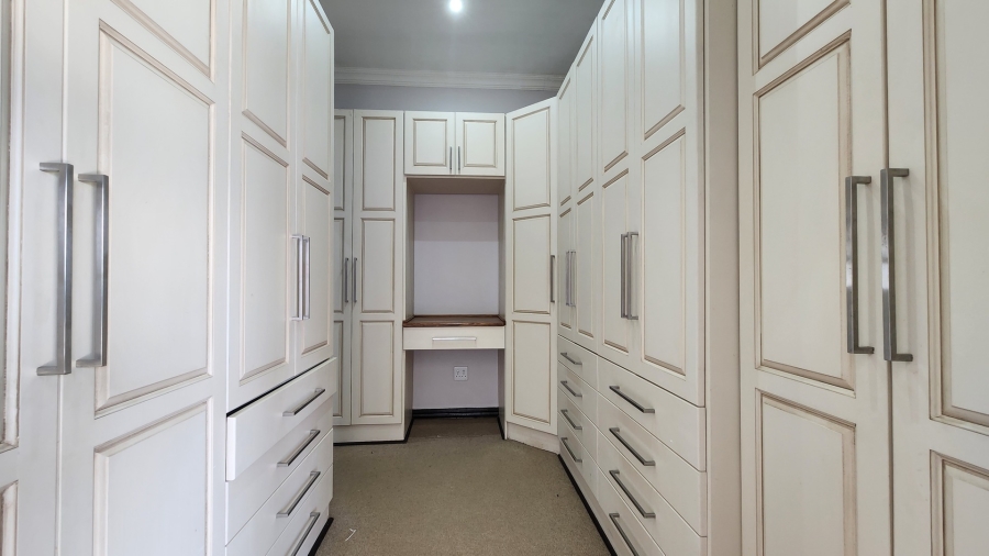 To Let 6 Bedroom Property for Rent in Tuscany Ridge North West